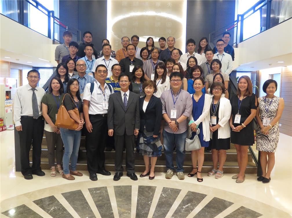 OCAC Director-General Shu-Hwa Wong (fifth individual from the left in front row) and NASME Deputy Secretary- General Li-Fen Tai (sixth individual from the left in front row) join the trainees for a photo.