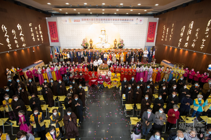 法華禪寺5月8日舉辦浴佛法會貴賓與全部信眾合影