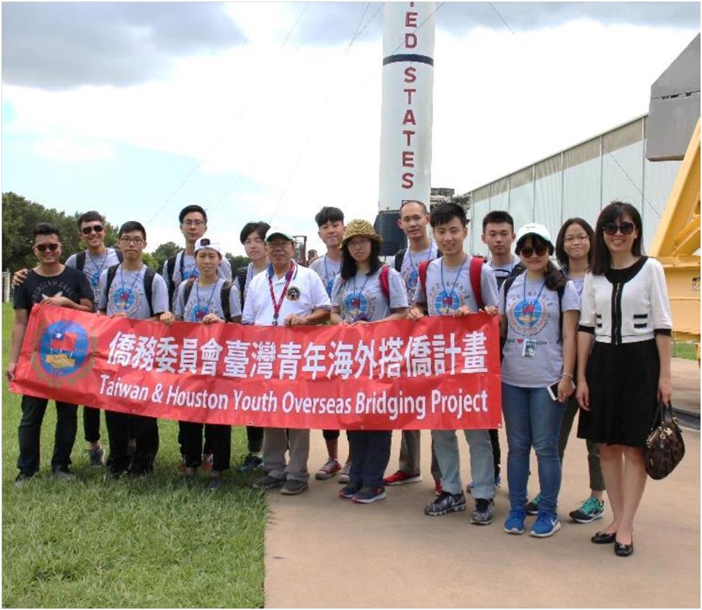 The delegation visits NASA accompanied by several Taiwanese scientists.