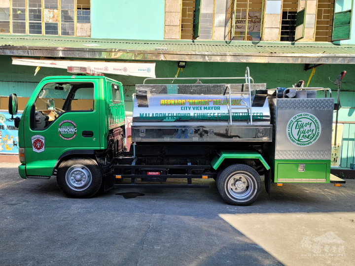 嗎拉汶副市長侯麥那捐贈予嗎拉汶市菲華防火會的小型水箱消防車
