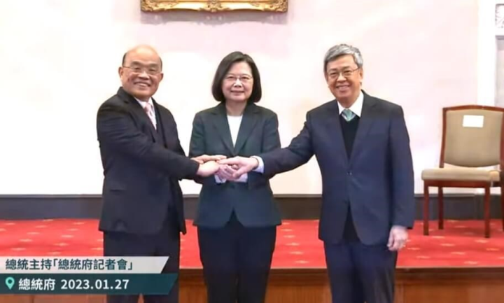 Outgoing Premier Su Tseng-chang, President Tsai Ing-wen, and former Vice President Chen Chien-jen (from left to right) at Friday's press conference. Image from presidentialoffice at youtube.com