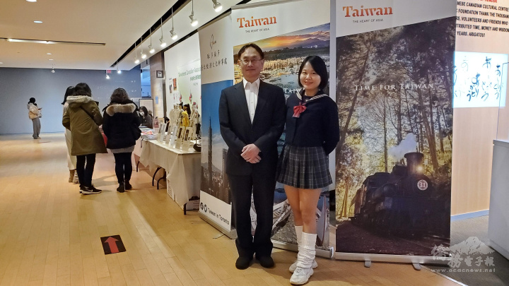 陳冠中及梁一念在活動現場推廣臺灣文化及觀光。
