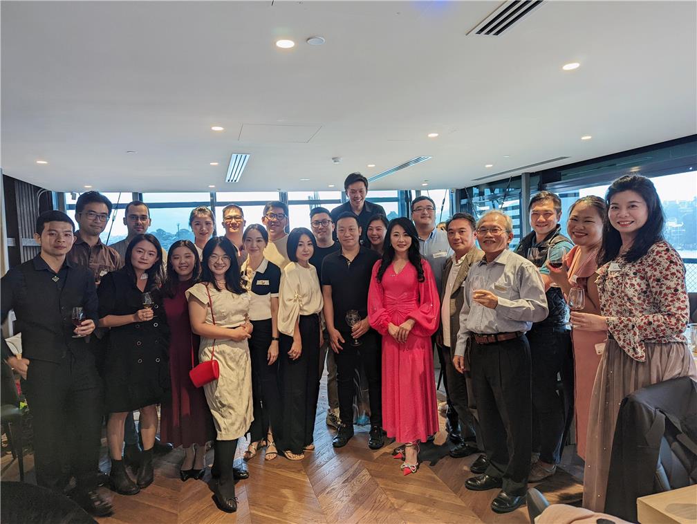 01-The TCCA Junior Chapter hosts a winetasting course, with TCCA President Erica Liu welcoming youth businesses in Sydney to the event. .jpg