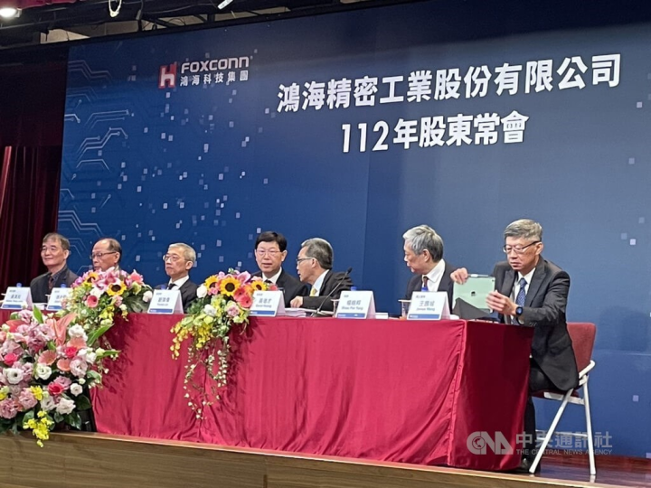 Hon Hai Chairman Liu Young-way (center) and company officials attend the AGM at its headquarters in New Taipei's Tucheng District. CNA photo May 31, 2023