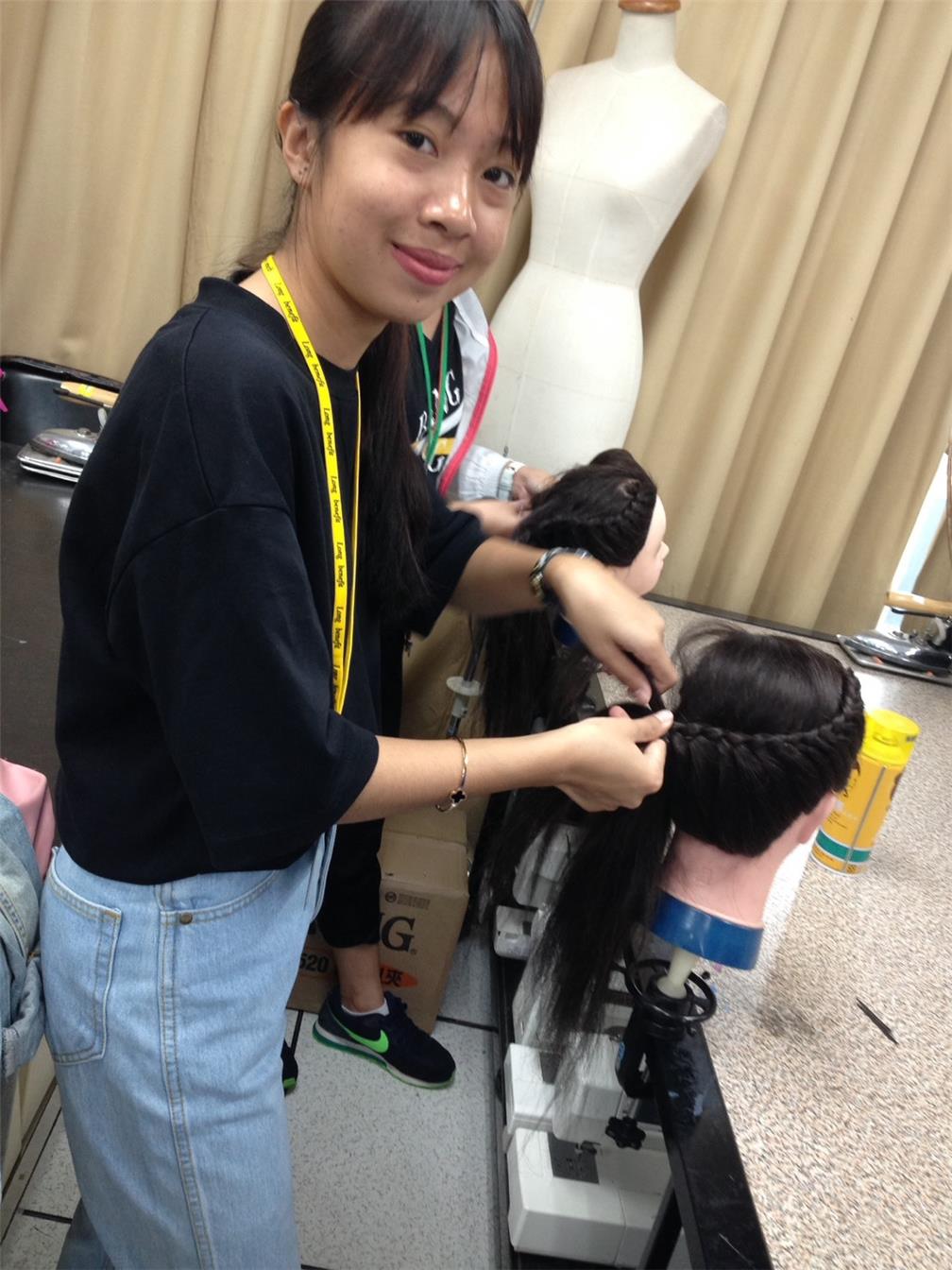 Experiencing a hairstyling course