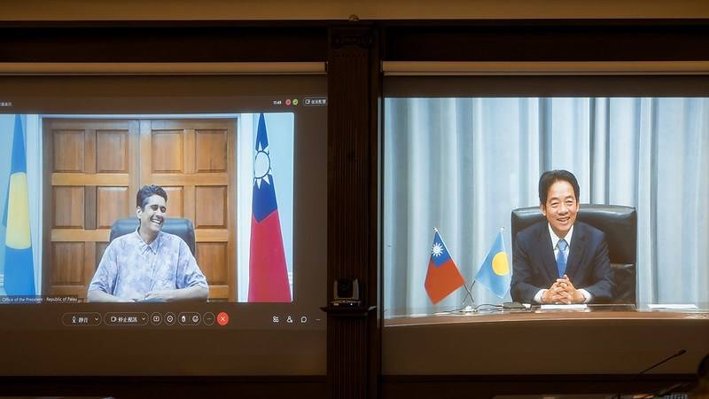 Palauan President Surangel Whipps Jr. (left) and Taiwan’s President-elect Lai Ching-te (right) during their call. Photo courtesy of the Presidential Office