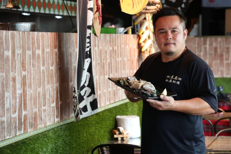 An ingenious and creative chef, Sera Kahengangay of the Mu Ming Restaurant won a gold medal in 2023 at the Oceania International Master Chef Challenge in New Zealand.