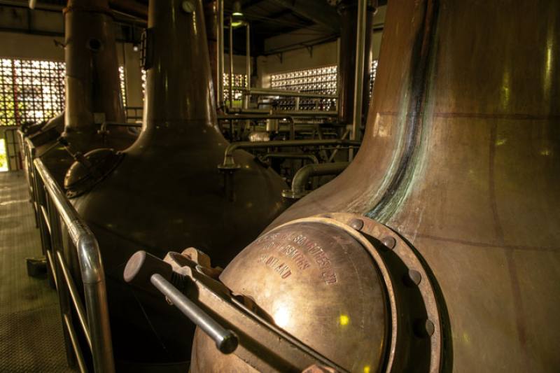 The Nantou Distillery’s four onion-shaped pot stills fill the stillhouse with the scent of sugar cane and of the esters produced by distilling the “wash” (fermented barley wort).
