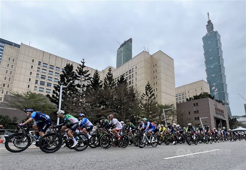 Cyclists competing in the first stage of Tour de Taiwan in Taipei on Sunday. CNA photo March 10, 2024