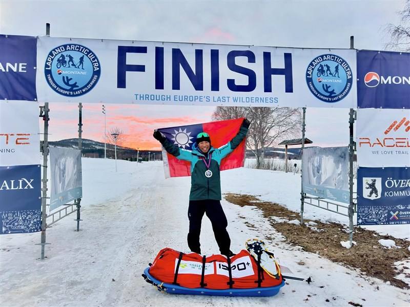 Taiwanese ultrarunner Tommy Chen crosses the finish line of Montane Lapland Arctic Ultra in northern Sweden on Saturday. Image from the website of the Montane Lpland Arctic Ultra organizer