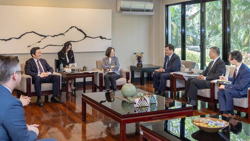 President Tsai Ing-wen meets at her official residence with a delegation from the Global Taiwan Institute.
