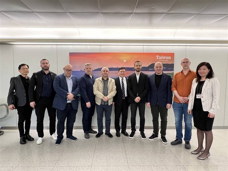 The seven-member parliamentary delegation from Romania arrives in Taiwan. Photo courtesy of Ministry of Foreign Affairs