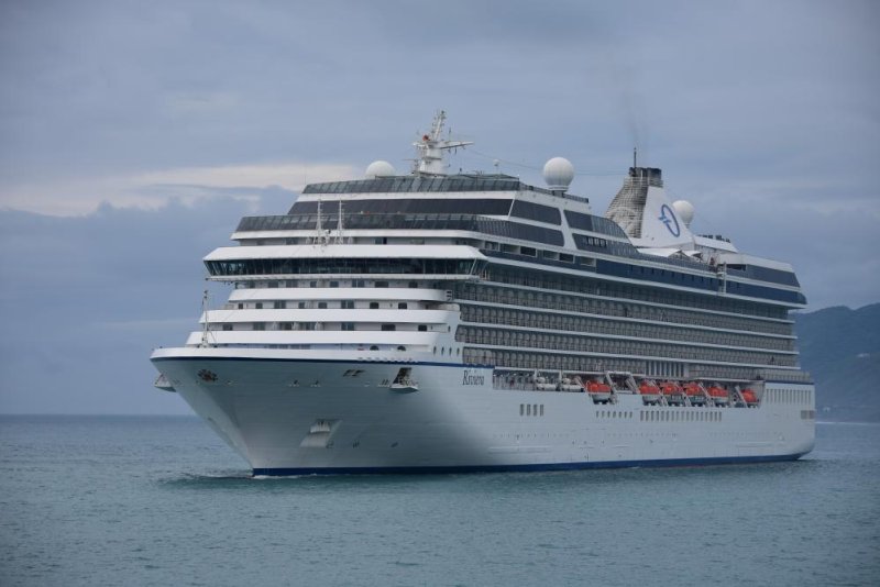 Oceania Cruises’ MS Riviera approaching Port of Hualien