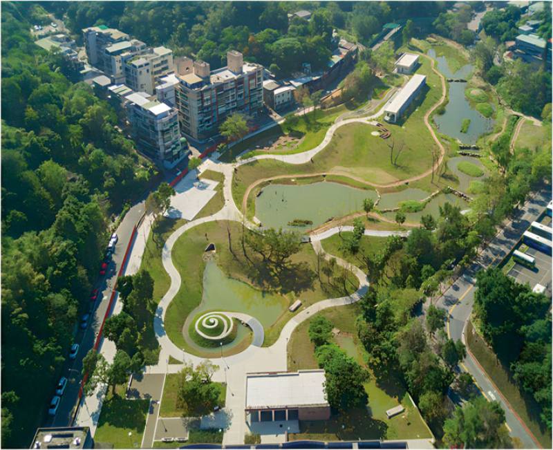 Yongchunpi, a former military base beside Taipei’s Four Beasts Mountains, has been transformed into a park with the dual functions of stormwater detention and ecological restoration. (courtesy of the Geotechnical Engineering Office, Taipei City Public Wor