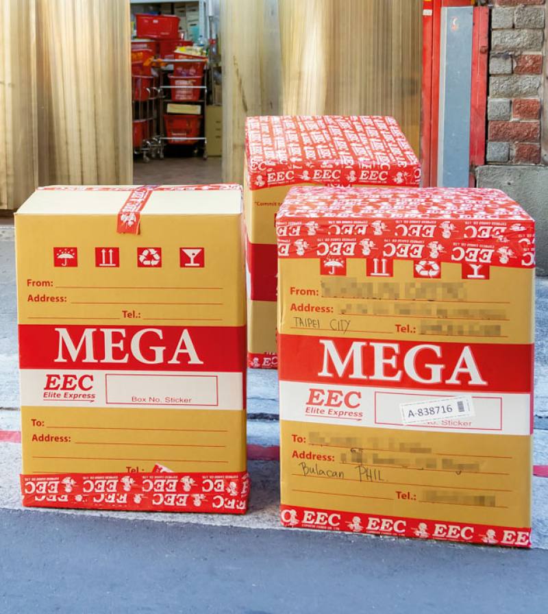 EEC and a number of freight shipping companies provide international shipping to the Philippines. Items must fit into cardboard boxes of fixed sizes, and shipping costs are reasonable. Many migrant workers take advantage of their days off to buy goods whi