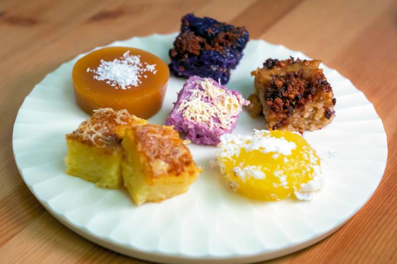 Filipino cuisine mainly uses relatively simply cooking techniques, but the Philippines offers an enormous variety of sweet treats. Tropical plant expert Ray Wang explains that the orange-red color in Filipino sweets comes from annatto, while the purple co