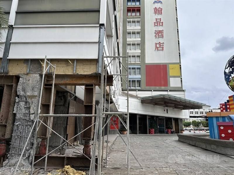 A hotel in Hualien County is badly damaged during the April 3 earthquake off eastern Taiwan in this photo taken on Thursday. CNA photo April 11, 2024