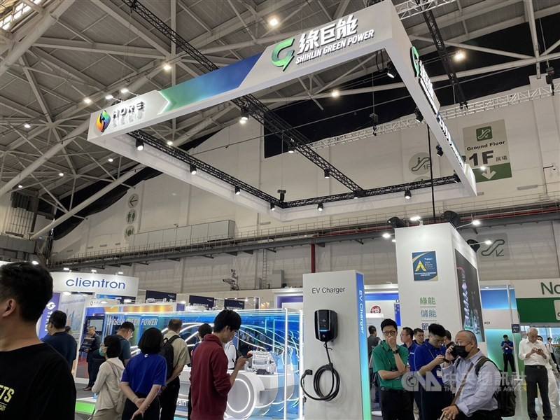 Shihlin Electric and Engineering Corp. exhibits the company's products at the electric vehicle show in Taipei on Wednesday. CNA photo