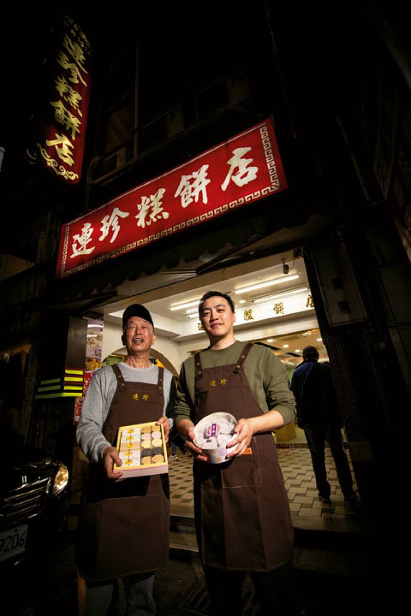 The century-old Len Jen Bakery has been kept running by successive generations of the founding family. The photo shows Cheng Yida, of the third generation, and his nephew Chen Chia-hsu, representing the fourth.
