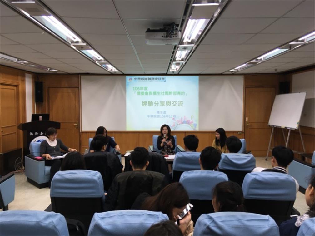 Department of Students Affairs Director-General Vicky Chuang hosted the activities.