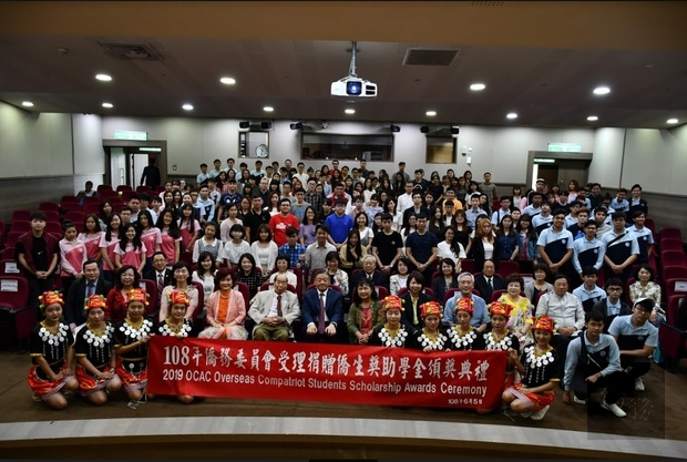A group photo of 2019 OCAC Overseas Compatriot Students Scholarship Awards Ceremony