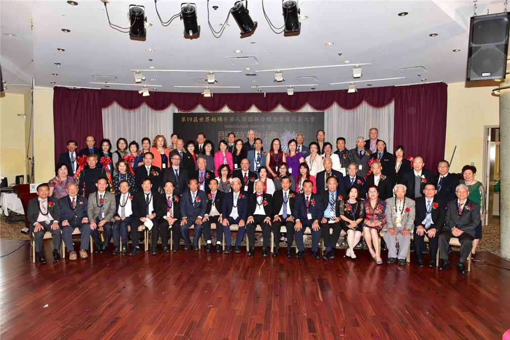 Group photo of conventioneers at the 19th Annual meeting of the World Federation of Chinese Organization from Vietnam, Cambodia, and Laos.
