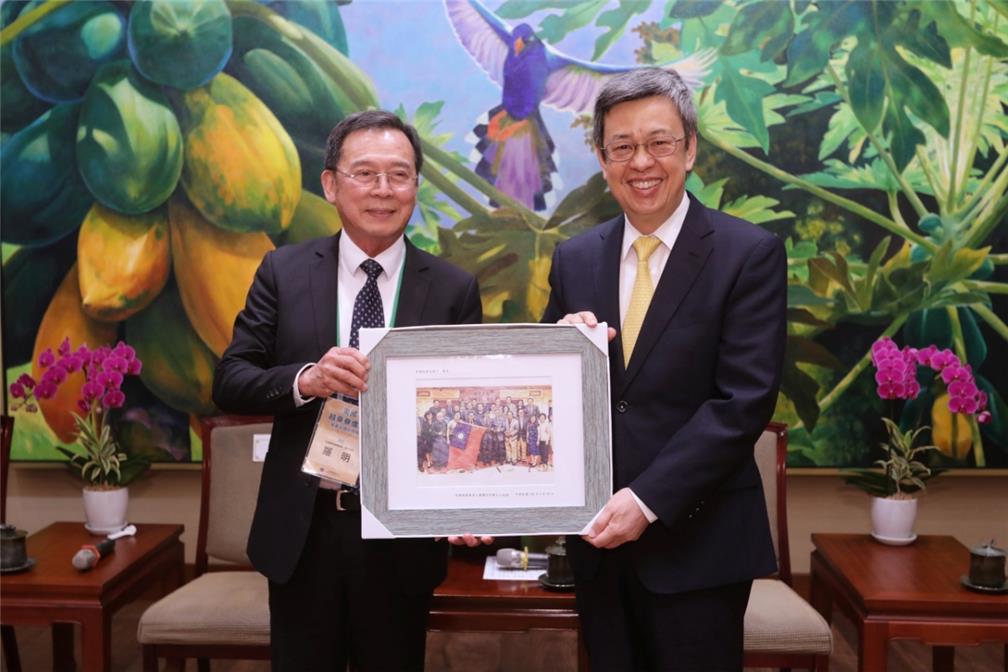 Vice President Chen Chien-jen photographed with the Head of Group, Commissioner Ming Luo 