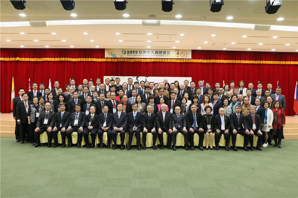 Group Picture of Minister Wu Hsin-hsing with all participants