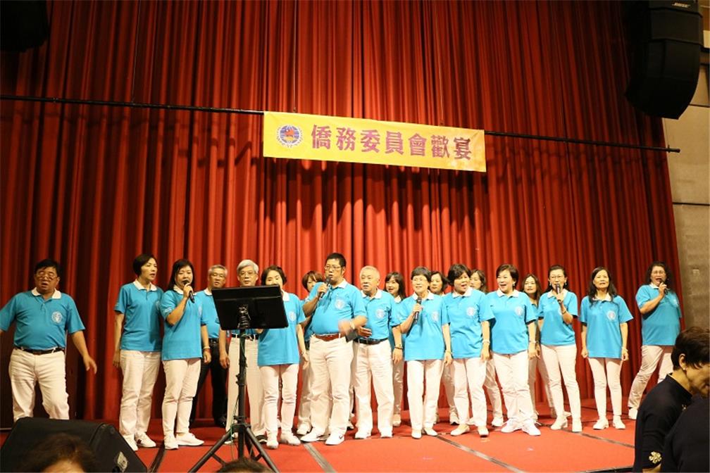 Karaoke singing took place in the Presidential Cup Overseas Compatriot Choral Competition welcome banquet. 