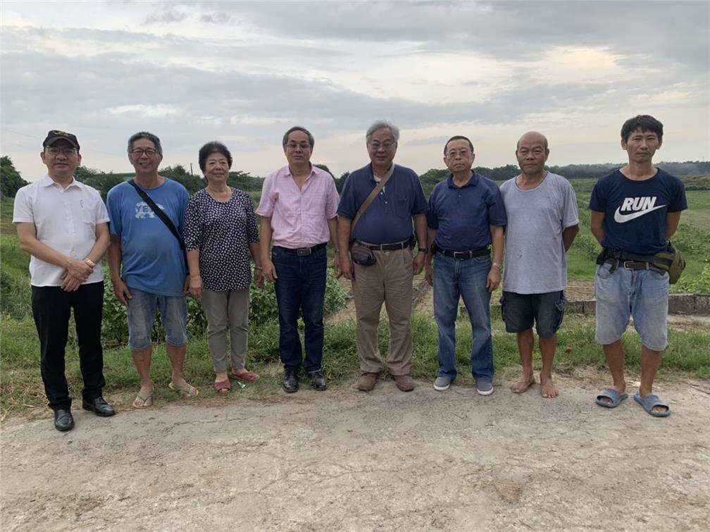 Prof. Chin went to a farm run by a Taiwanese entrepreneur in the Manila area on November 12 to provide consulting service