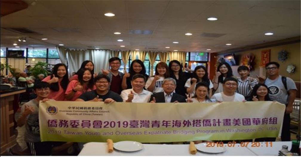 FASCA學員與臺灣青年海外搭僑計畫華府組學員、臺商與僑青幹部進行晚餐交流會，所有學員都表示收穫良多。