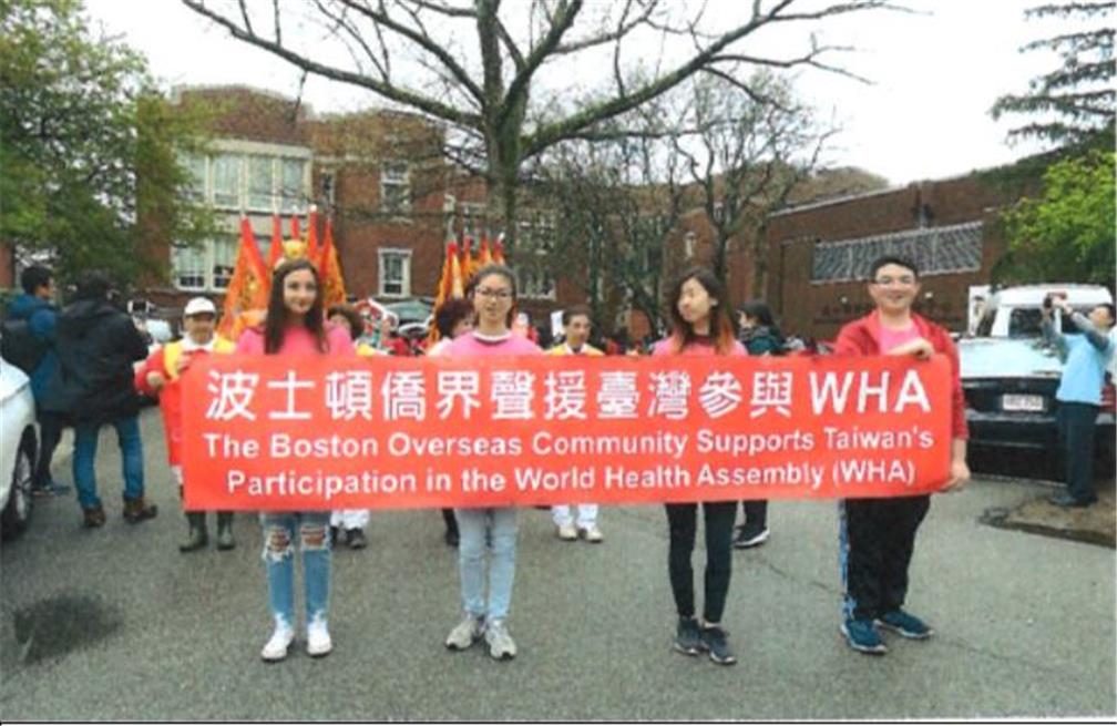 學員於臺灣傳統週暨牛頓臺灣日活動，鼓勵各界人士簽署致世界衛生組織幹事長英文信函，並聲援臺灣參與WHA。