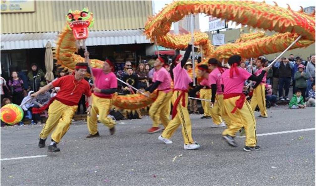 40位學員及家長共同參與洛杉磯華埠春節金龍大遊行，擔任駐洛杉磯臺北經濟文化辦事處花車前導並表演舞龍，且在龍隊行進表演中向主流民眾拜年，展示臺美青少年青春洋溢、熱情奔放、樂觀進取之精神，並向美國主流宣揚臺灣正面形象。