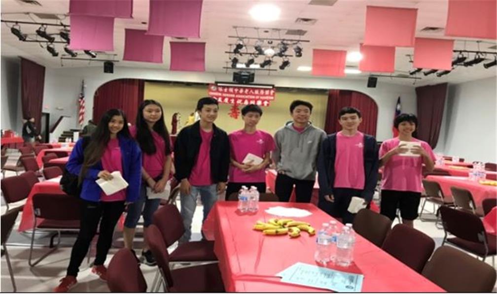 學員協助中華老人服務協會在中心慶祝農曆新春暨第一季會員慶生會，與會來賓及會員逾300人參加，場面歡欣熱鬧。