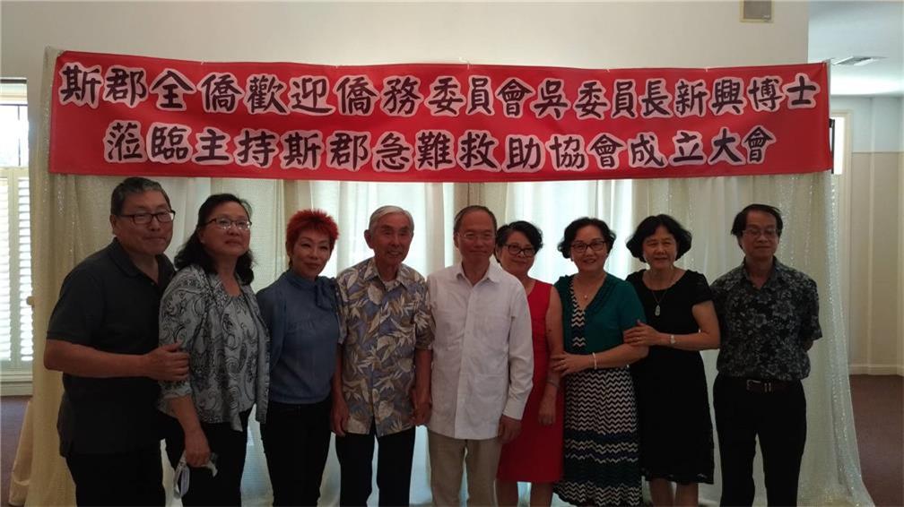 吳新興委員長(中)與劉惠吟會長(右4)等幹部合影