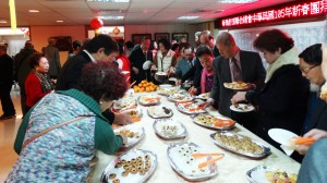 與會嘉賓享用華僑救國聯合總會精心準備之美食佳餚