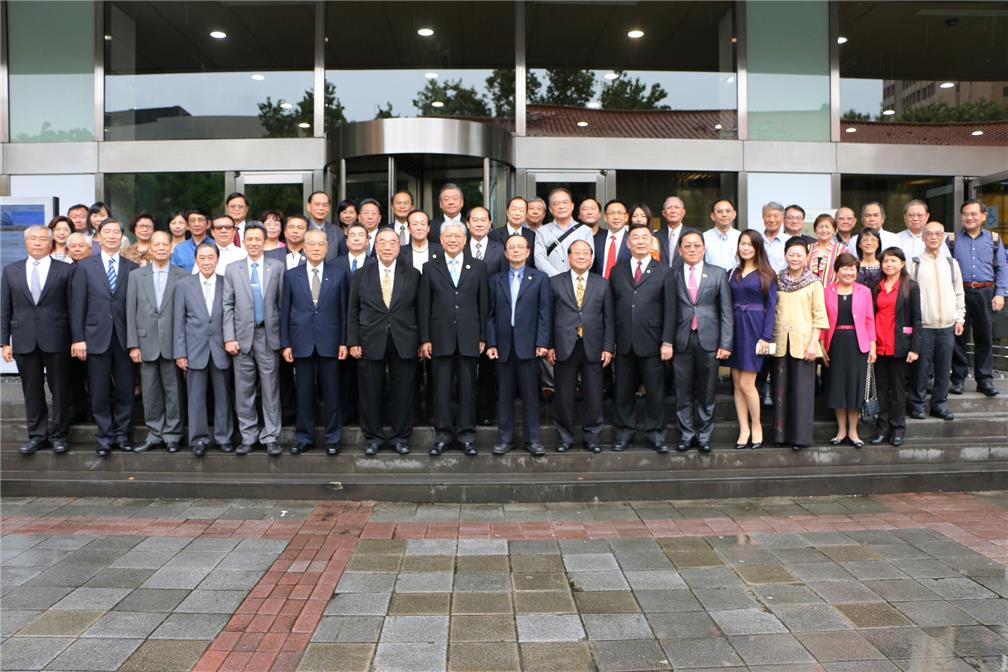 僑務委員會委員長陳士魁、副委員長呂元榮、主任秘書張良民、各處室主管及與會貴賓合影
