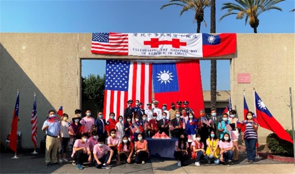 支援雙十國慶升旗典禮護旗隊及領唱國歌。