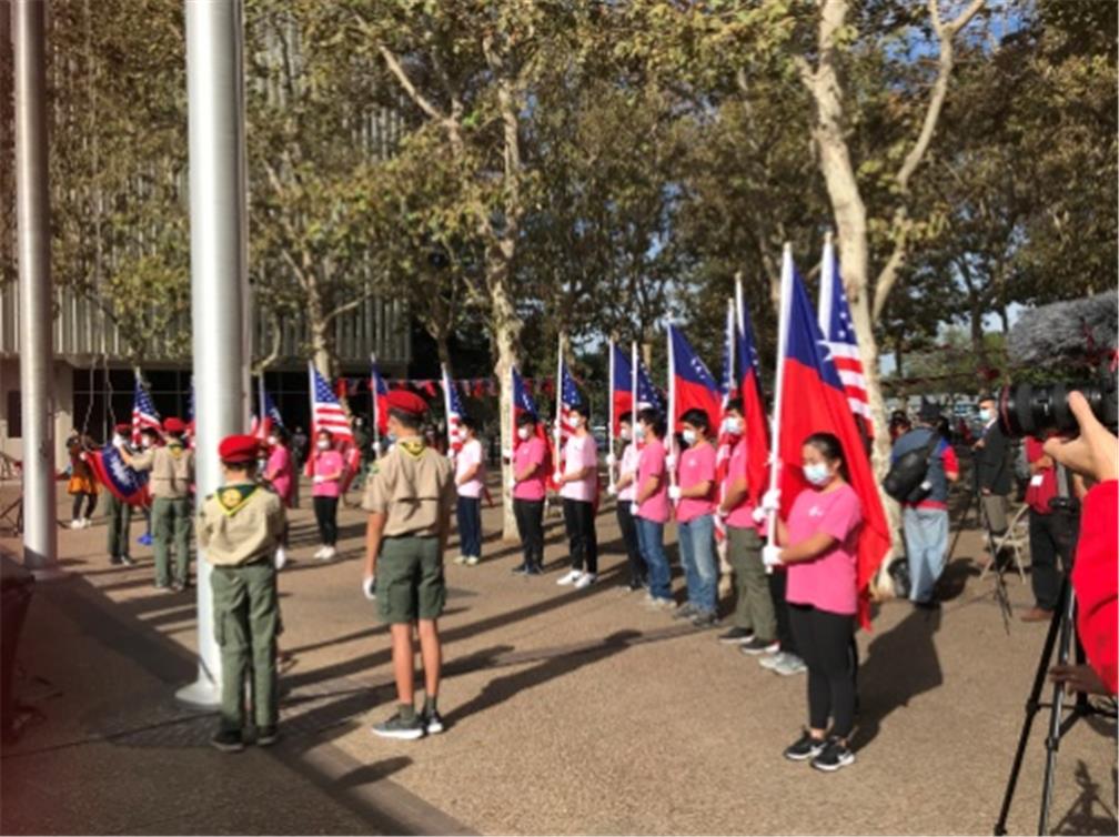 擔任南灣國慶升旗典禮國旗進場護旗手及表演舞獅及舞蹈。
