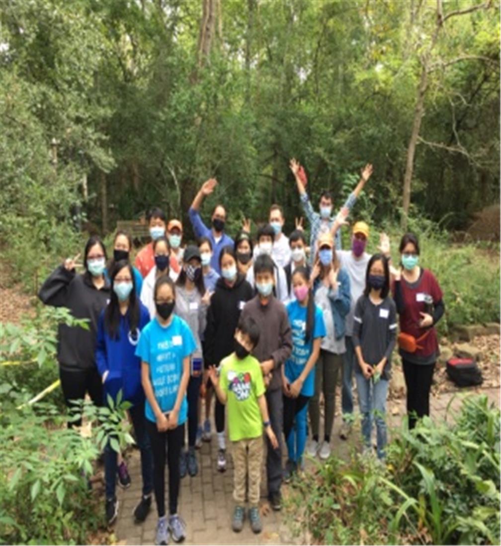 學員參與德州休士頓奧杜朋鳥協會社區服務，幫忙園區步道覆土美化。