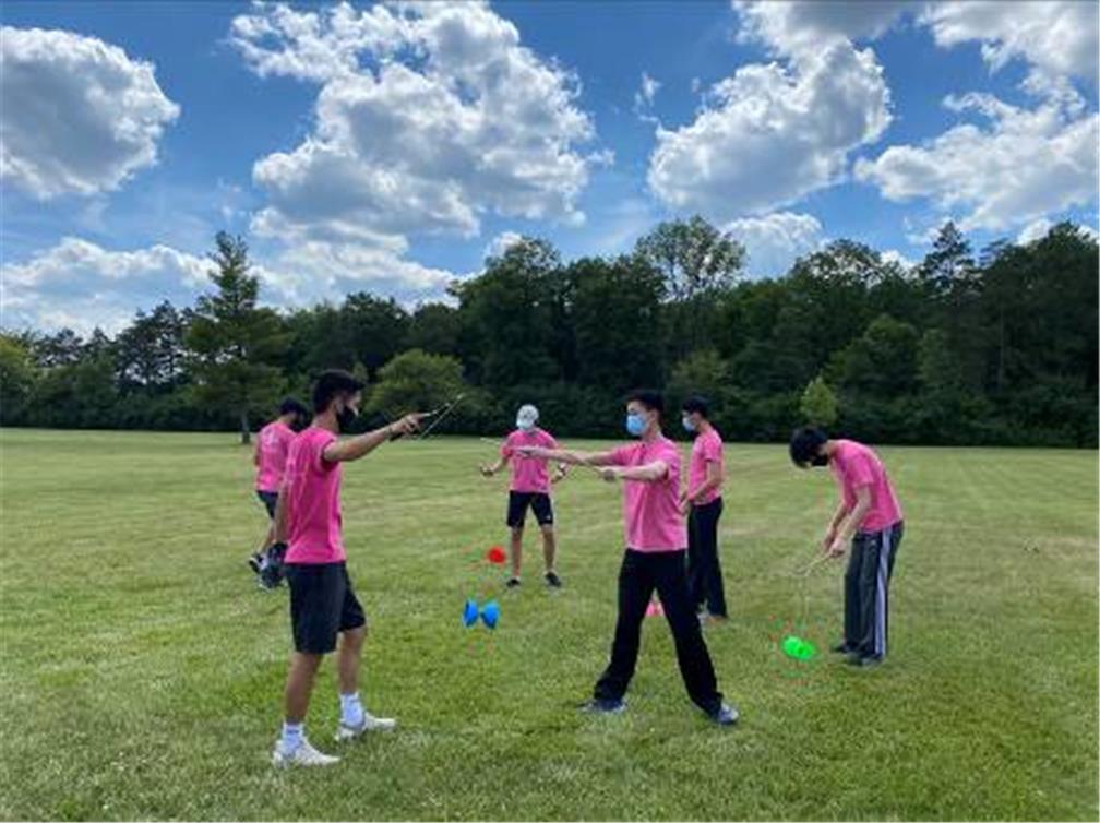 文化課程-扯鈴和踢毽子學習。