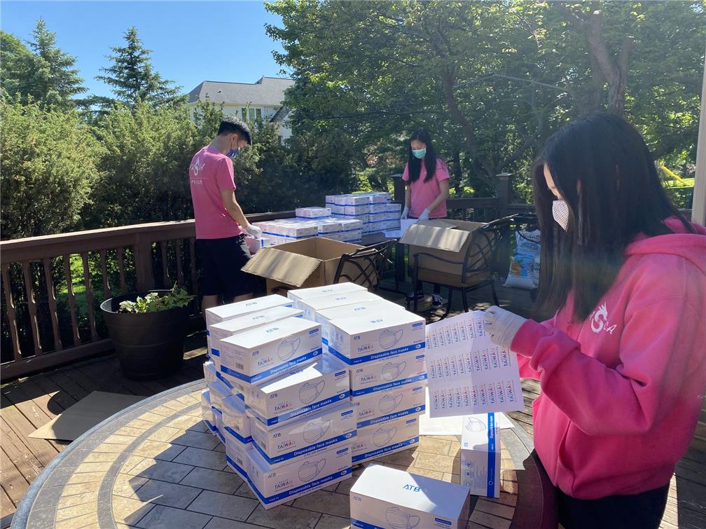 Hello Taiwan 捐贈密西根底特律福特醫院口罩活動。