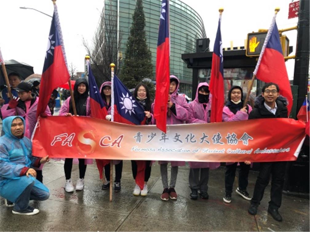 學員參加法拉盛農曆新年遊行。