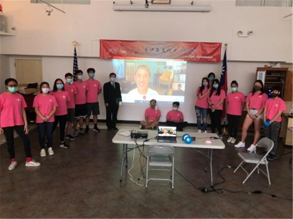 「與美籍臺裔新銳導演鄭伯昱導演對話」並拍攝介紹分會影片。