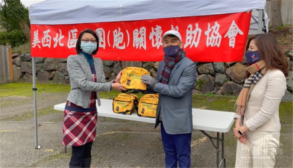 2021「防疫過好年」口罩發放活動照片2