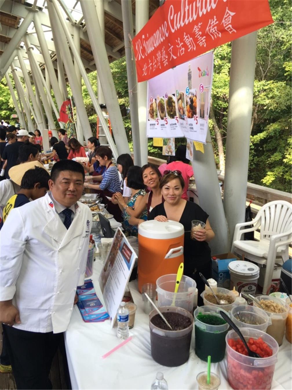 何育任講師參與北卡第三屆龍舟節活動