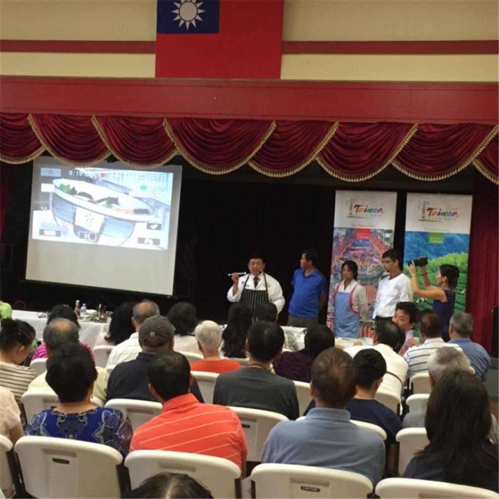 2位講師於「亞特蘭大臺灣美食廚藝講座及餐飲經營創業座談會」進行臺灣美食廚藝示範