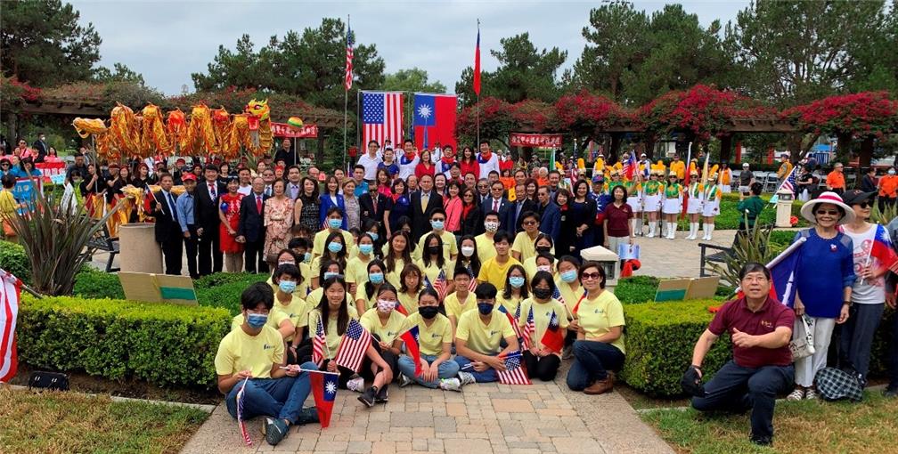 FASCA橙縣分會成員支援雙十國慶典禮。
