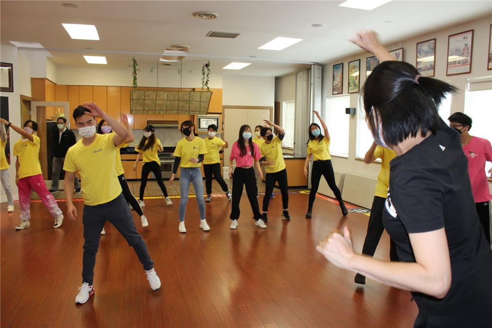 Learn electronic music three prince dance.