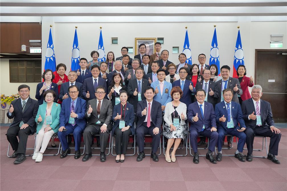 第33屆亞洲臺灣商會聯合總會回國訪問團拜會外交部-大合照。